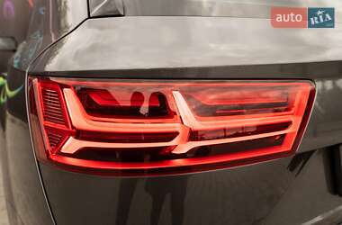 Позашляховик / Кросовер Audi Q7 2018 в 