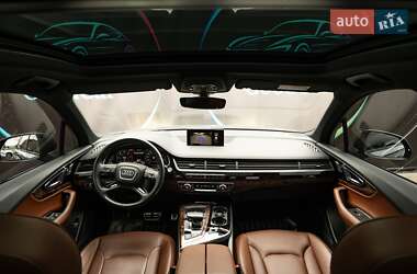 Позашляховик / Кросовер Audi Q7 2018 в 
