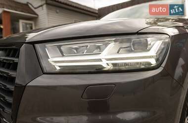 Позашляховик / Кросовер Audi Q7 2018 в 