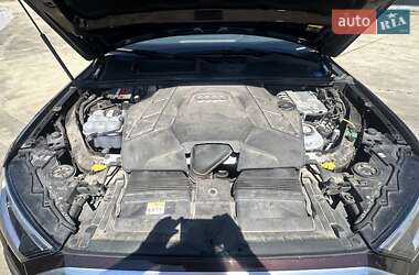 Внедорожник / Кроссовер Audi Q7 2021 в 