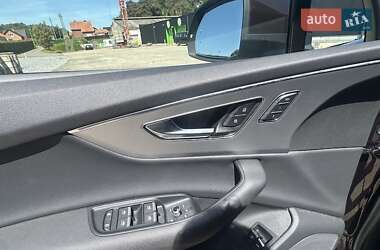 Внедорожник / Кроссовер Audi Q7 2021 в 
