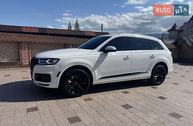 Внедорожник / Кроссовер Audi Q7 2016 в 