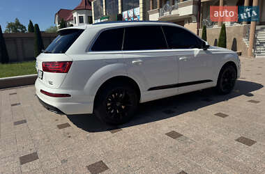 Внедорожник / Кроссовер Audi Q7 2016 в 