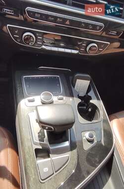 Позашляховик / Кросовер Audi Q7 2017 в 