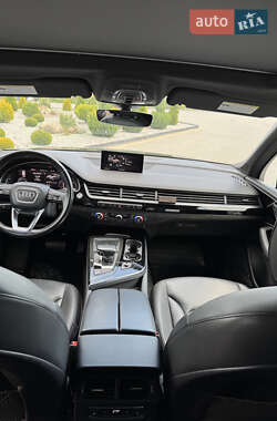 Внедорожник / Кроссовер Audi Q7 2016 в 