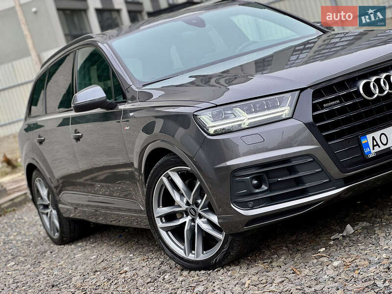 Внедорожник / Кроссовер Audi Q7 2018 в Ужгороде