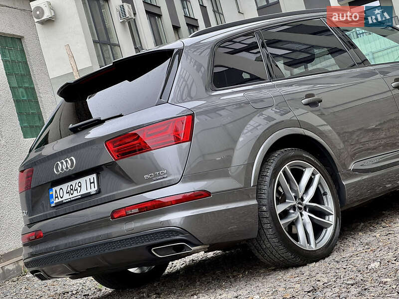 Внедорожник / Кроссовер Audi Q7 2018 в Ужгороде