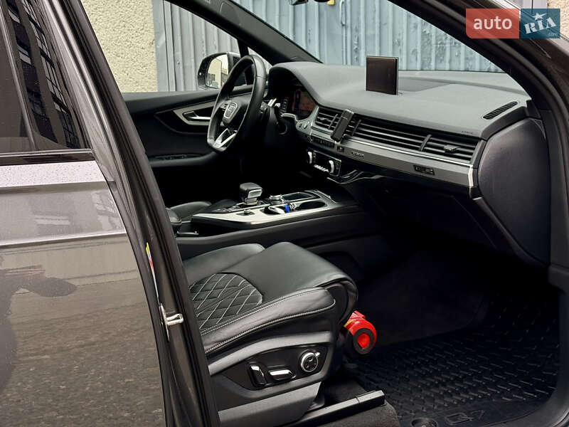 Внедорожник / Кроссовер Audi Q7 2018 в Ужгороде