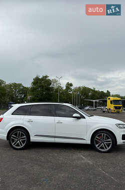 Позашляховик / Кросовер Audi Q7 2018 в 