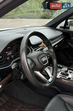 Позашляховик / Кросовер Audi Q7 2018 в 