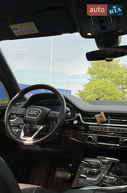 Позашляховик / Кросовер Audi Q7 2018 в 