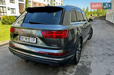 Позашляховик / Кросовер Audi Q7 2016 в 