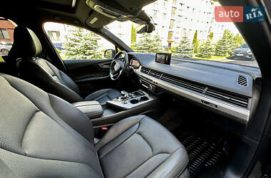 Позашляховик / Кросовер Audi Q7 2016 в 