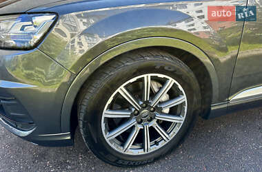 Позашляховик / Кросовер Audi Q7 2016 в 