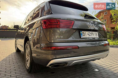 Внедорожник / Кроссовер Audi Q7 2018 в 