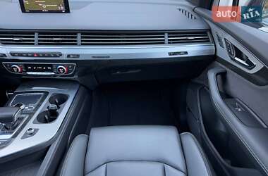 Внедорожник / Кроссовер Audi Q7 2017 в 