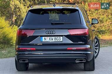 Внедорожник / Кроссовер Audi Q7 2017 в 