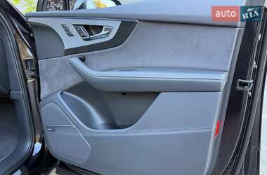 Внедорожник / Кроссовер Audi Q7 2017 в 
