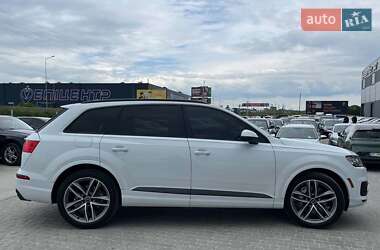 Внедорожник / Кроссовер Audi Q7 2017 в 