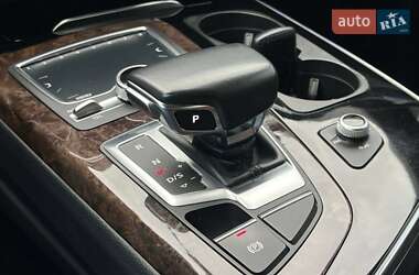Внедорожник / Кроссовер Audi Q7 2017 в 