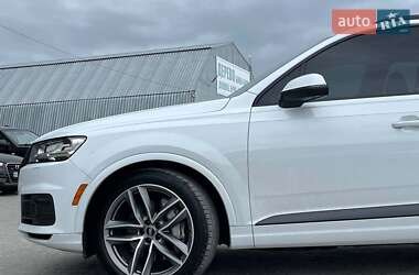 Внедорожник / Кроссовер Audi Q7 2017 в 