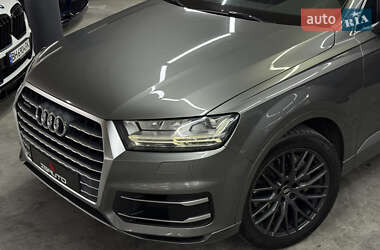 Внедорожник / Кроссовер Audi Q7 2015 в 