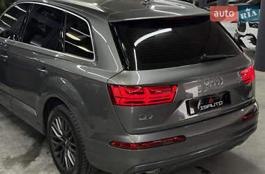 Внедорожник / Кроссовер Audi Q7 2015 в 