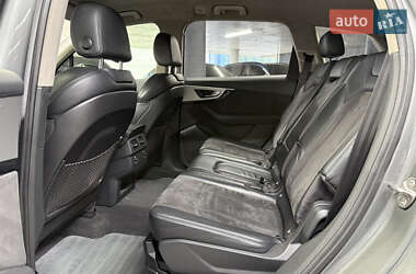 Внедорожник / Кроссовер Audi Q7 2015 в 