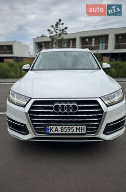 Позашляховик / Кросовер Audi Q7 2017 в 