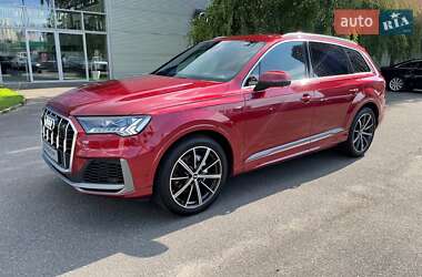 Позашляховик / Кросовер Audi Q7 2020 в 