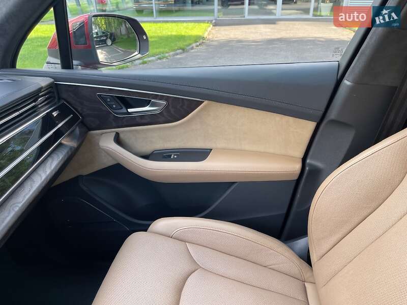 Внедорожник / Кроссовер Audi Q7 2020 в Киеве