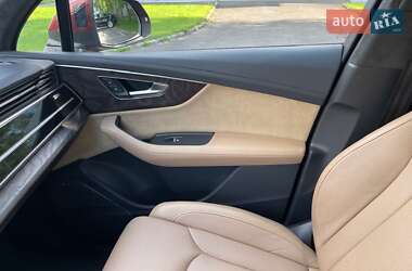 Позашляховик / Кросовер Audi Q7 2020 в 