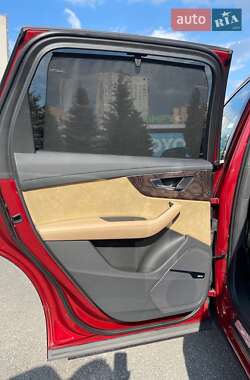 Позашляховик / Кросовер Audi Q7 2020 в 