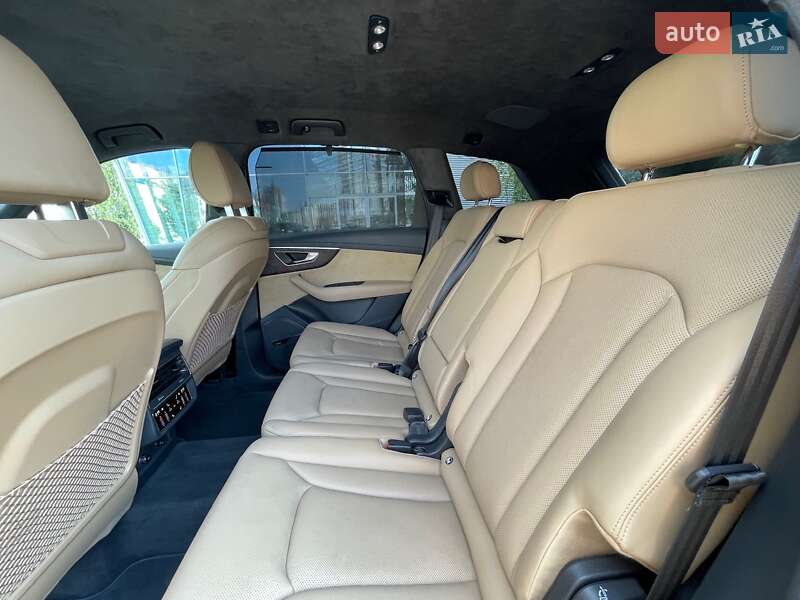 Внедорожник / Кроссовер Audi Q7 2020 в Киеве