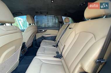 Позашляховик / Кросовер Audi Q7 2020 в 
