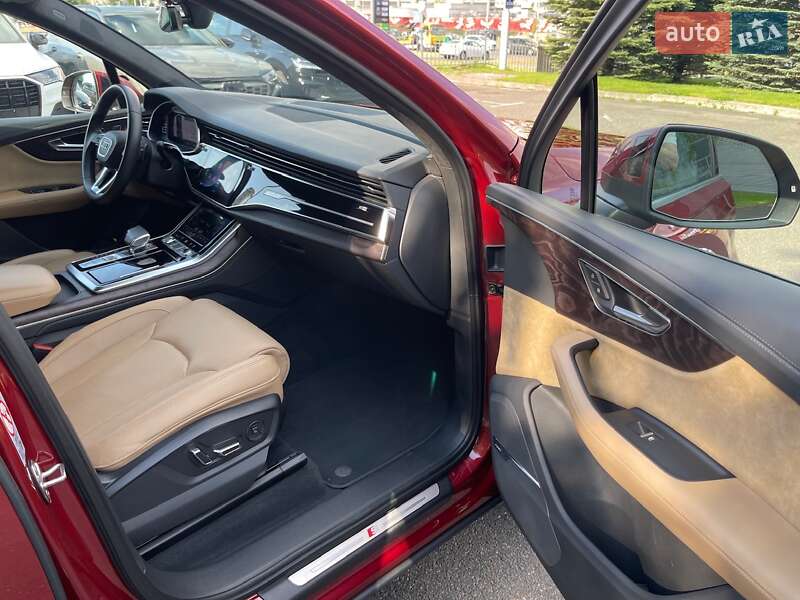 Внедорожник / Кроссовер Audi Q7 2020 в Киеве