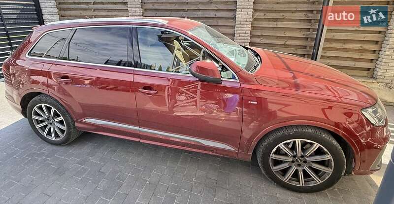 Внедорожник / Кроссовер Audi Q7 2020 в Киеве