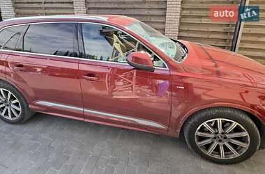 Позашляховик / Кросовер Audi Q7 2020 в 