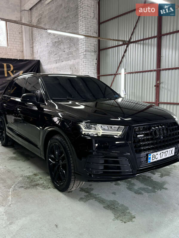 Позашляховик / Кросовер Audi Q7 2016 в Новояворівську