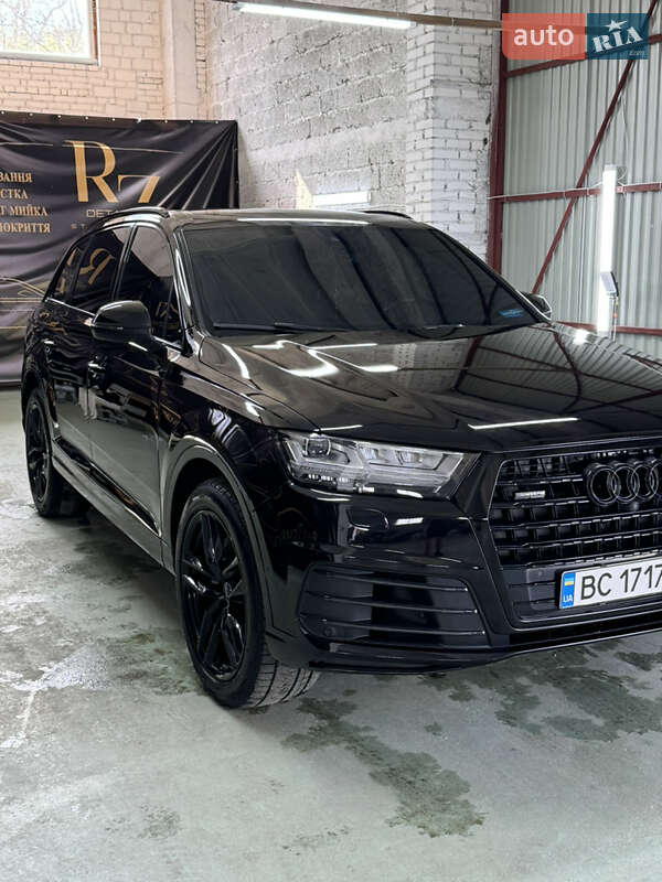 Позашляховик / Кросовер Audi Q7 2016 в Новояворівську
