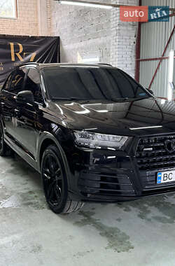Позашляховик / Кросовер Audi Q7 2016 в 