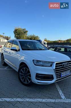 Внедорожник / Кроссовер Audi Q7 2017 в 