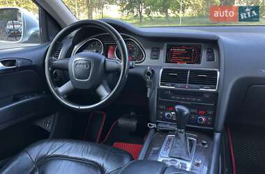 Позашляховик / Кросовер Audi Q7 2007 в 