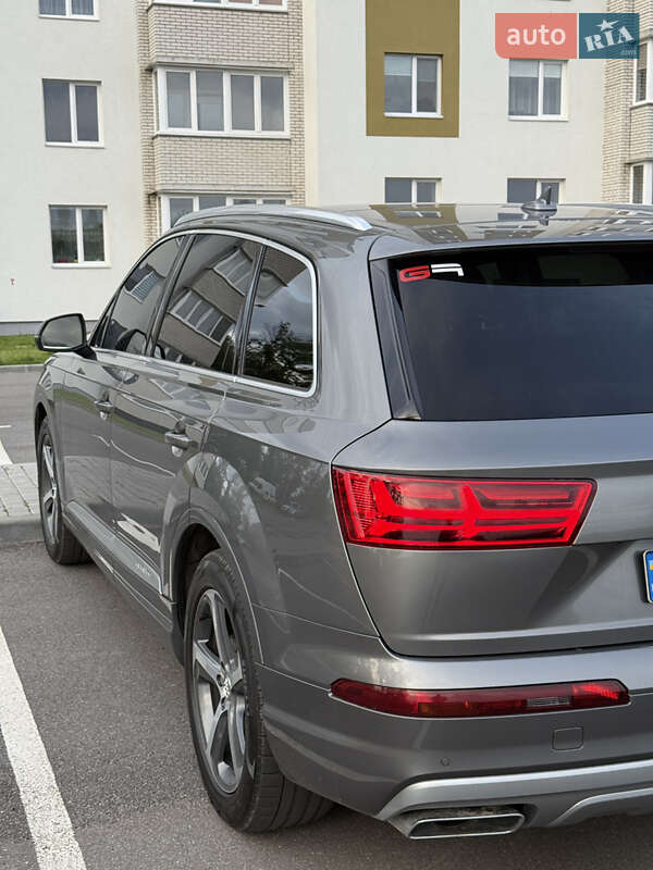 Позашляховик / Кросовер Audi Q7 2016 в Вінниці