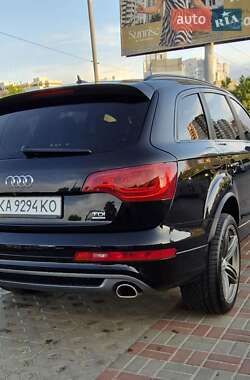 Позашляховик / Кросовер Audi Q7 2015 в 