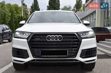 Внедорожник / Кроссовер Audi Q7 2016 в 