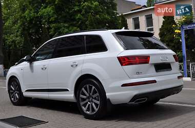 Внедорожник / Кроссовер Audi Q7 2016 в 