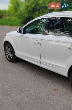 Позашляховик / Кросовер Audi Q7 2011 в 