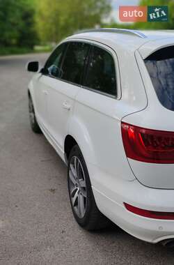 Позашляховик / Кросовер Audi Q7 2011 в 