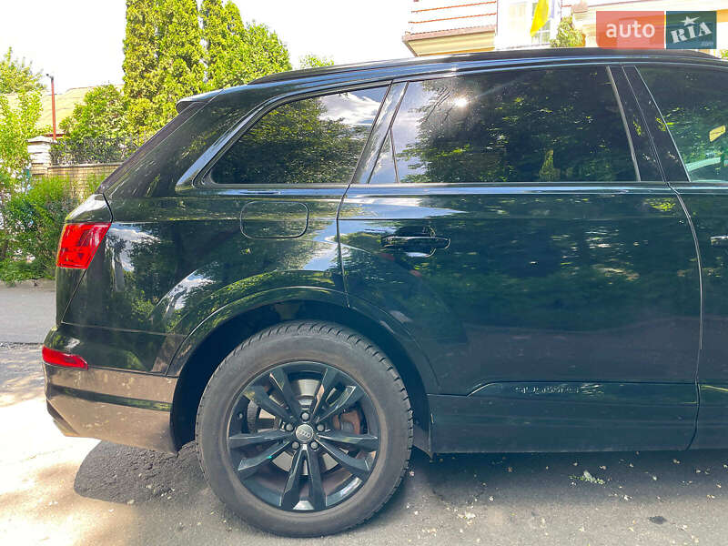 Позашляховик / Кросовер Audi Q7 2017 в Києві